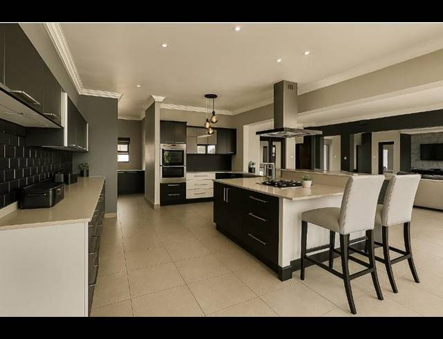 5 BEDROOM HOUSE FOR SALE IN ZIMBALI ESTATE
